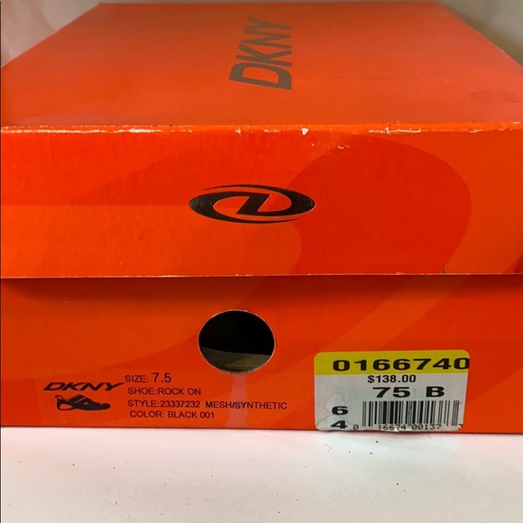 DKNY Sneaker - Picture 10 of 10